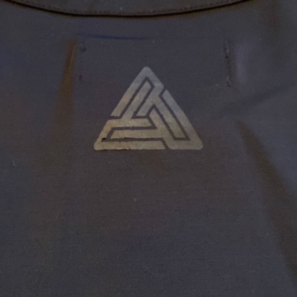 Black Pyramid Streetwear Top - Picture 10 of 13